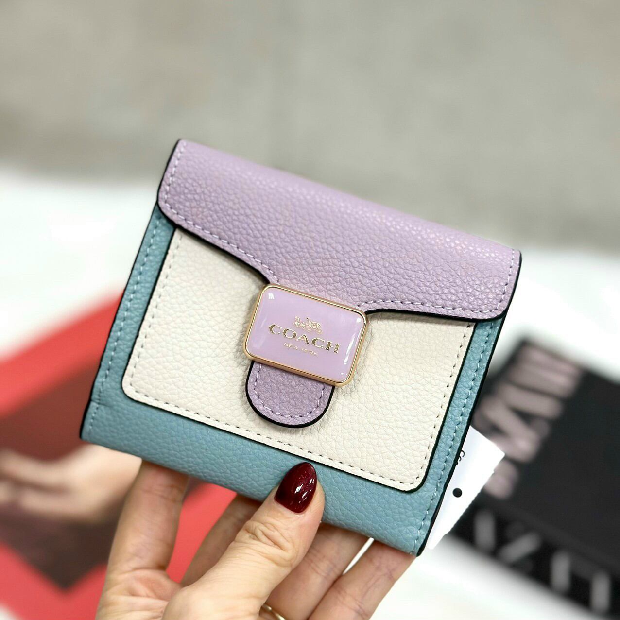 Ví
COACH Pepper Wallet màu cực kỳ trẻ trung