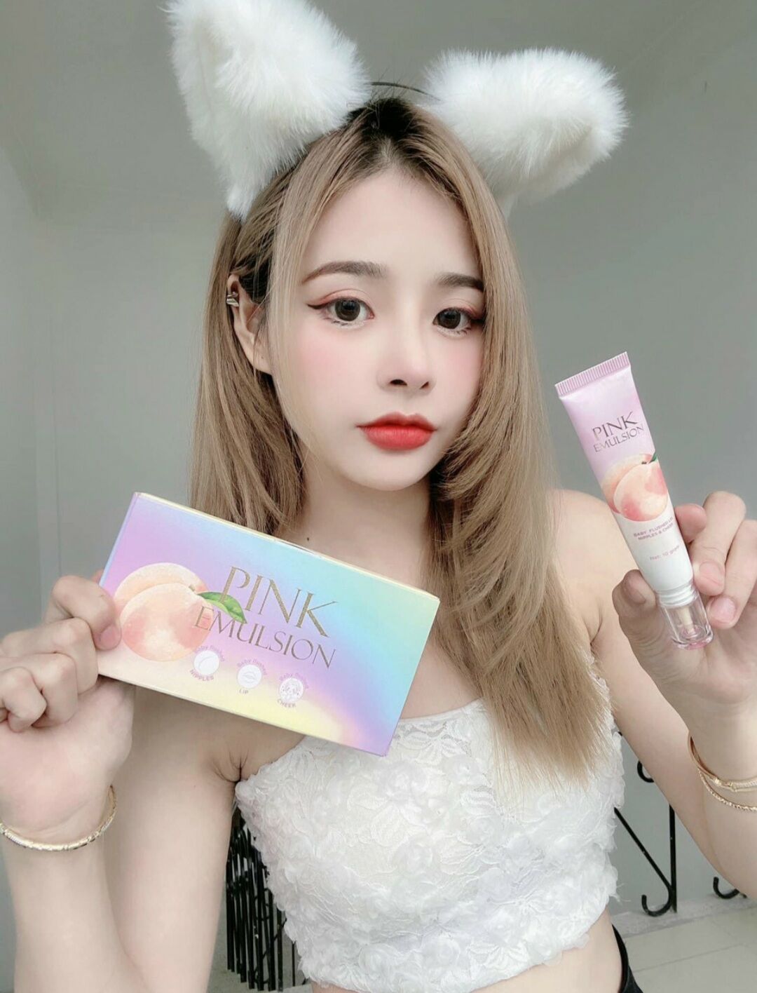 🥰 HÂY HÂY MÁ HỒNG TỰ NHIÊN CÙNG VỚI PINK EMULSION🌻🌻
  🌸 Kem dưỡng má hồng PINK EMULSION là sản phẩm organic có thành phần chiết xuất từ rễ hoa mẫu đơn và các loại dầu hạt thiên nhiên với các thành phần là Chiết Xuất Cây Hoàng Cầm, Arbutin, dầu