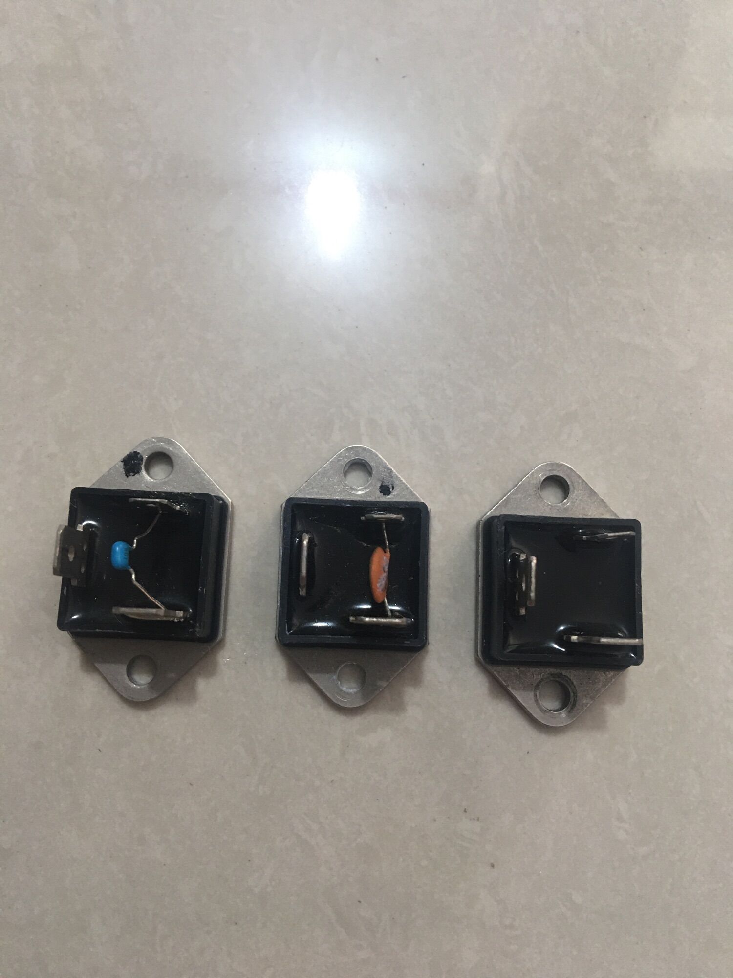triac máy nước nóng