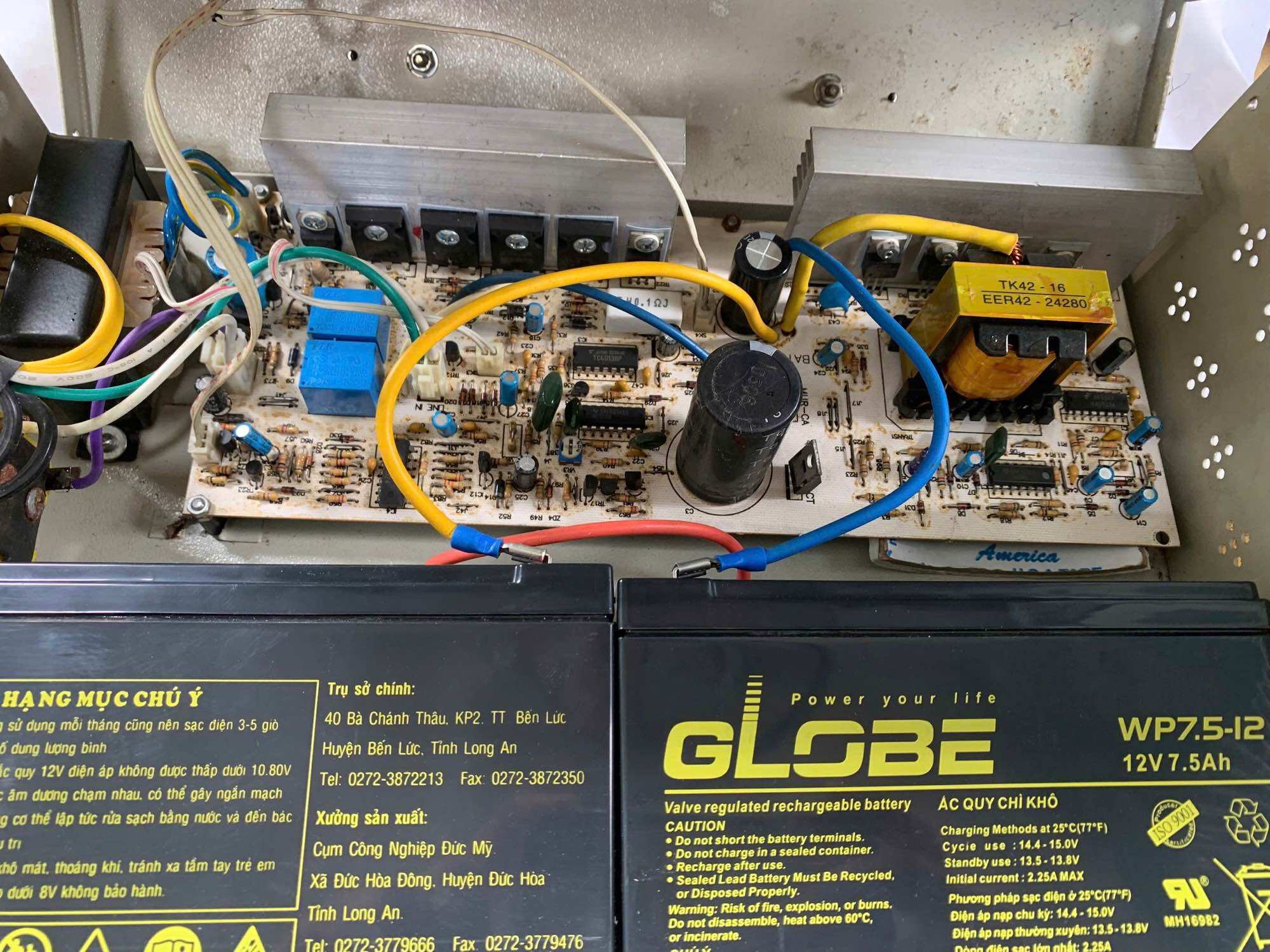  Bình lưu điện cửa cuốn cũ không ắc quy thanh lý 