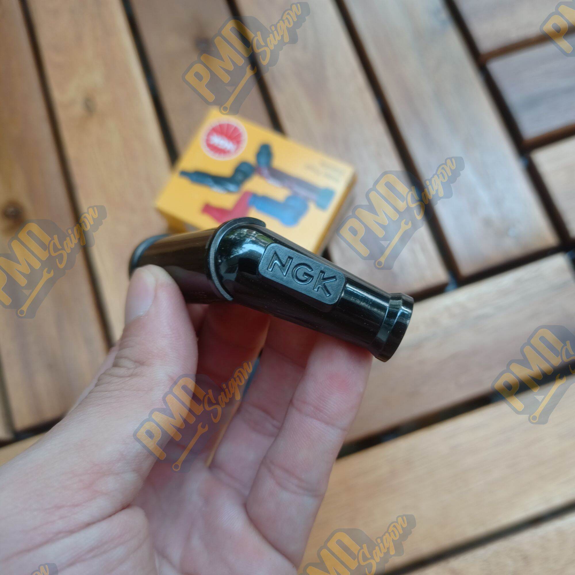 Chụp bugi NGK VD05F (màu đen)