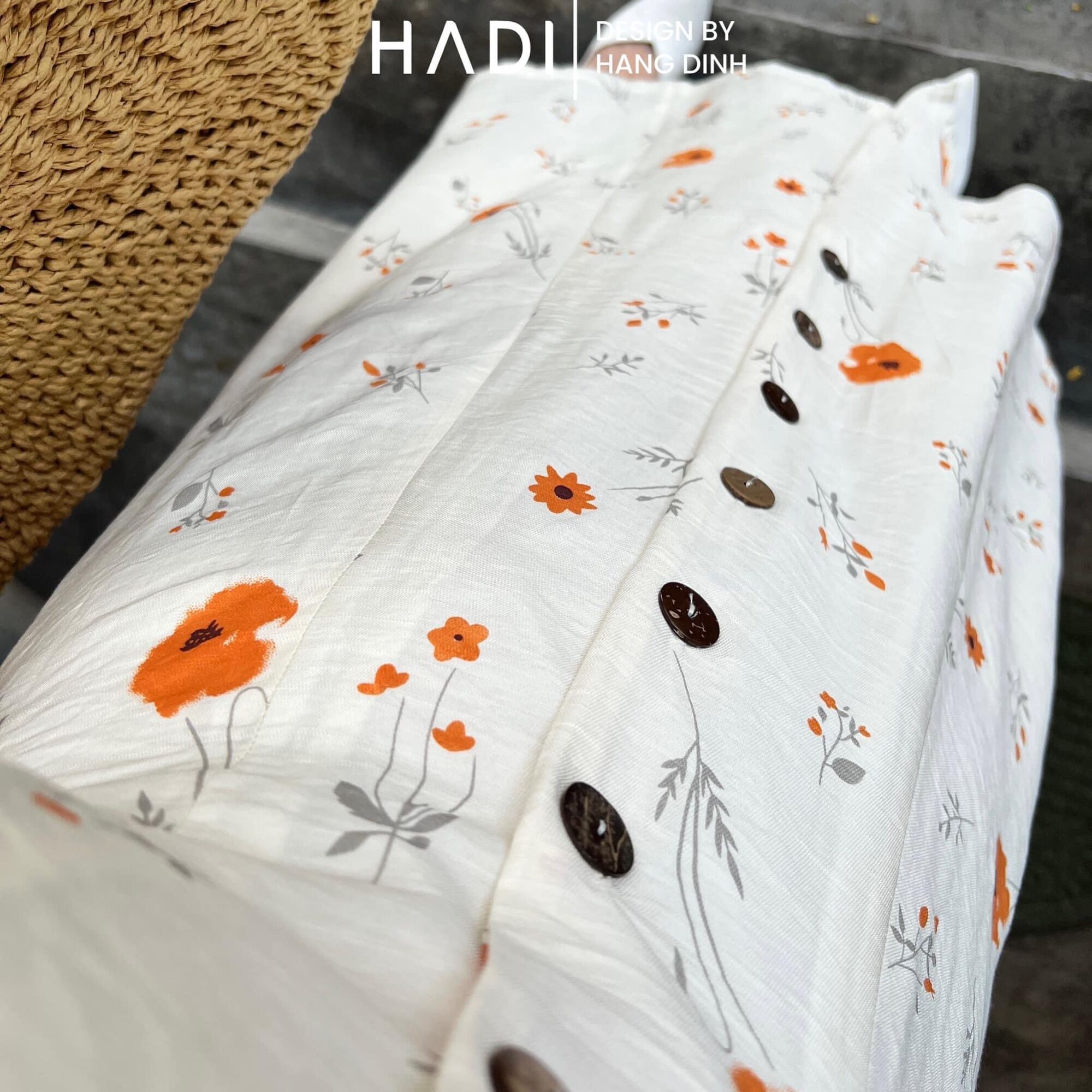 Đầm cổ điển sơmi nút gỗ vải hoa - Lam