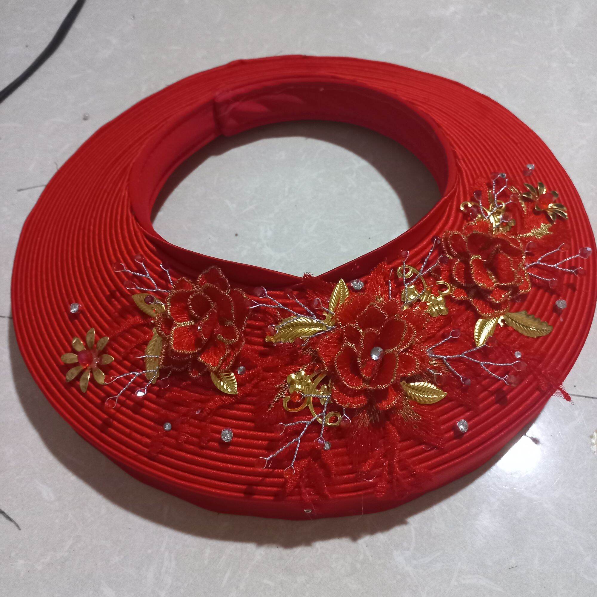 Khăn xếp cô dâu 25 tầng trang trí ren và pha lê