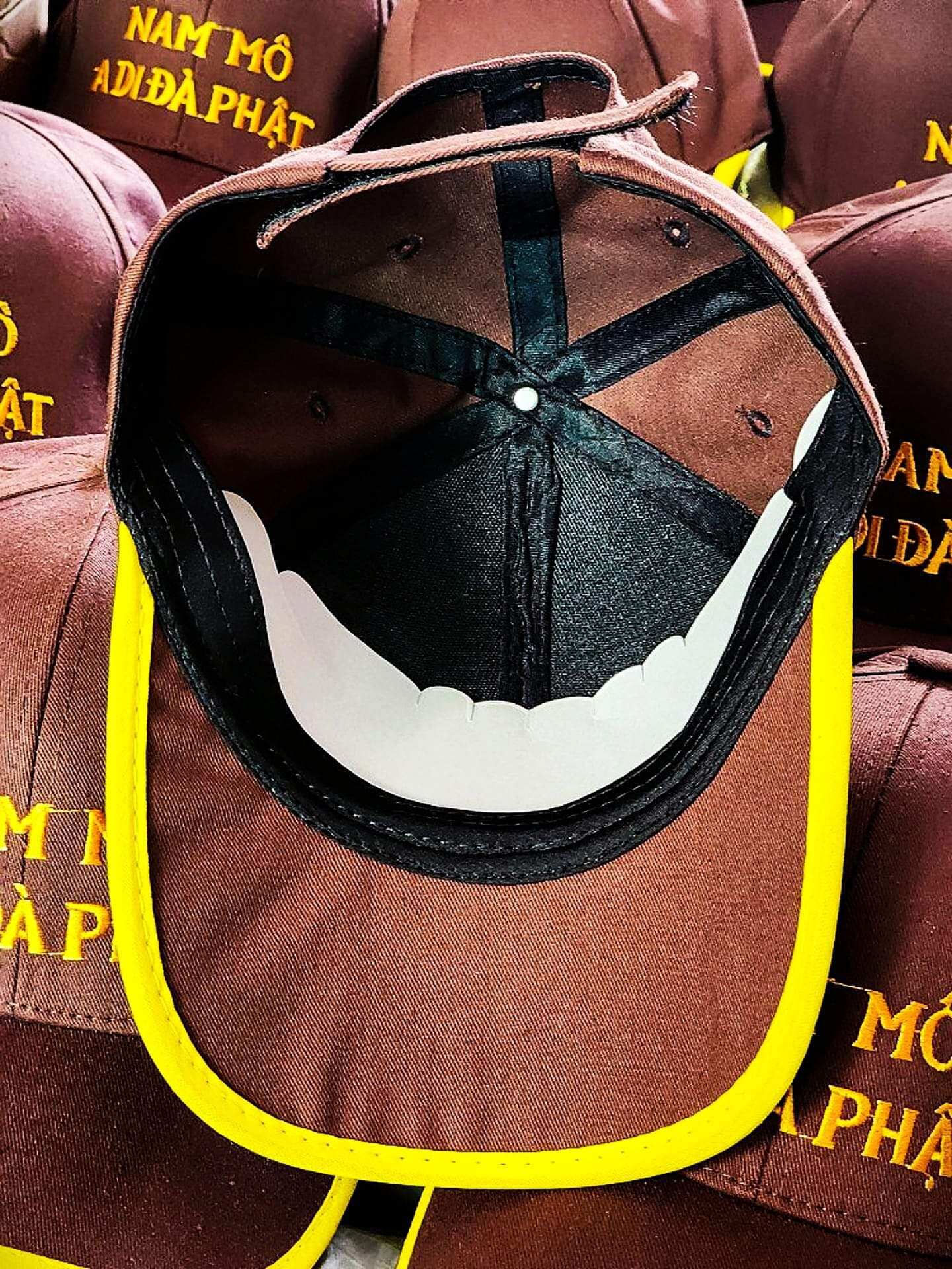 NÓN THÊU DANH HIỆU NAM MÔ A DI ĐÀ PHẬT