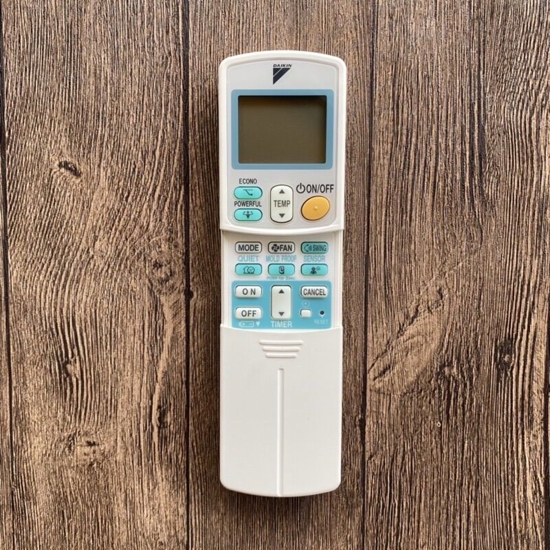 REMOTE MÁY LẠNH DAIKIN CHÍNH HÃNG 2 nút xanh ( tặng pin )