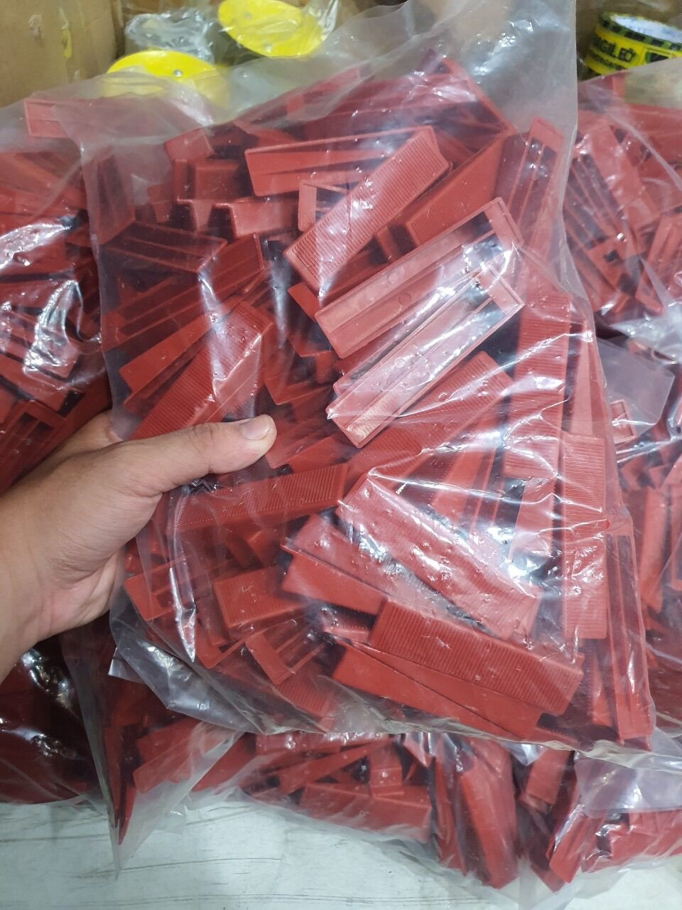 Ke nêm đỏ ốp lát gạch ( bịch 1kg)
