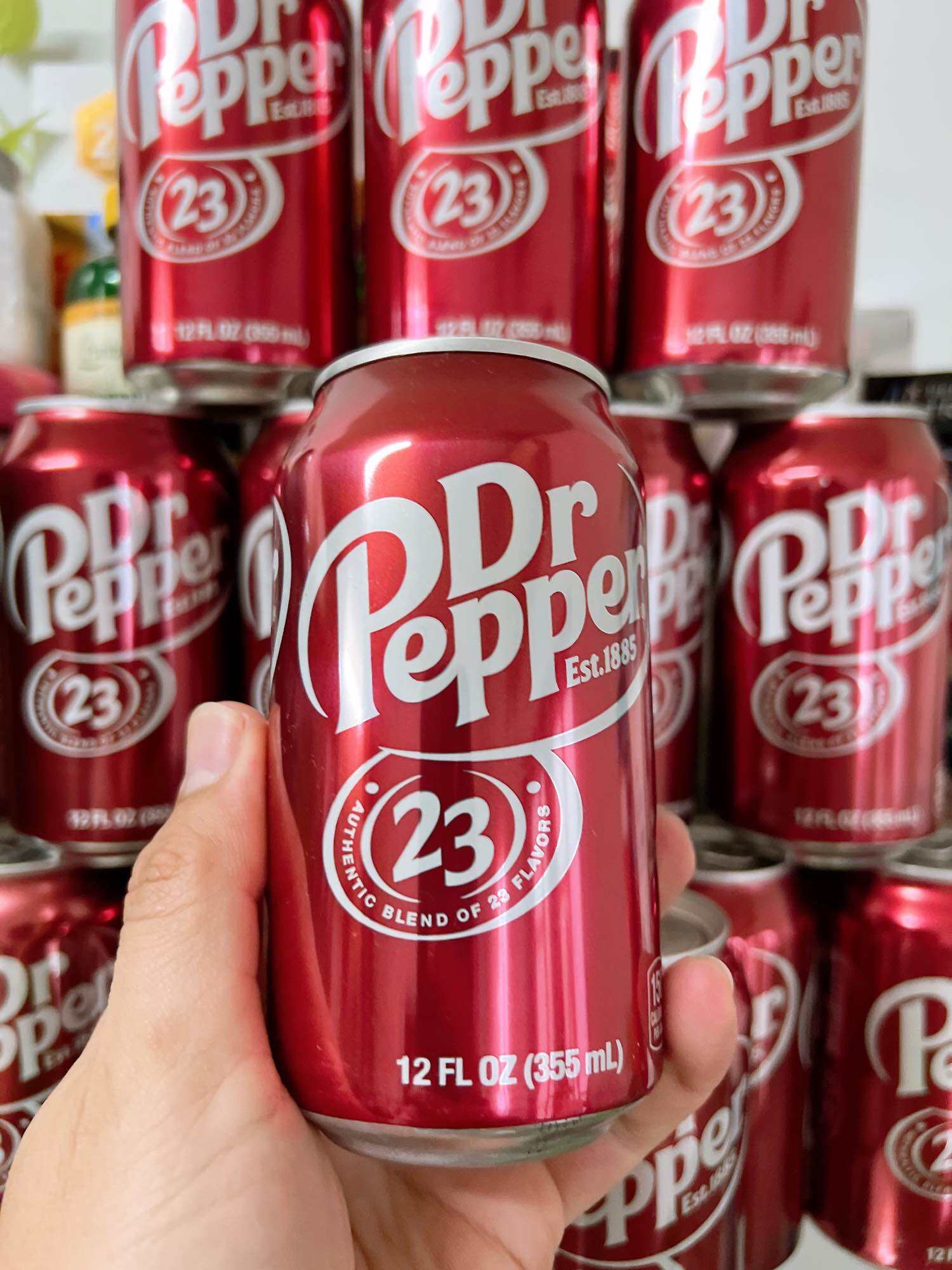 24 lon nước giải khát có gas Dr Pepper 23 355ml của Mỹ.