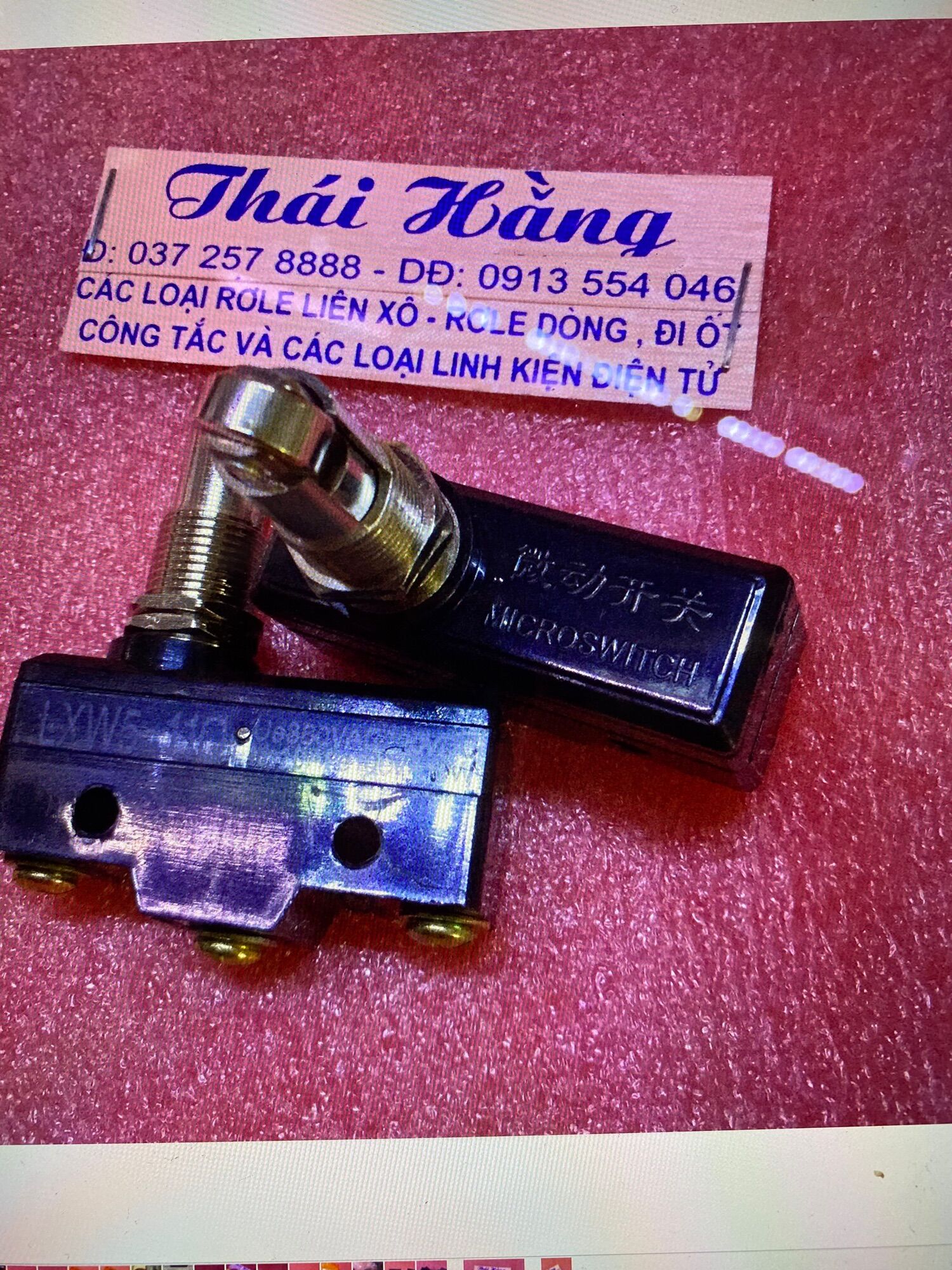 Công tắc hành trình LXW5-11Q1 nhấn nhả có bánh xe(2 chiếc)