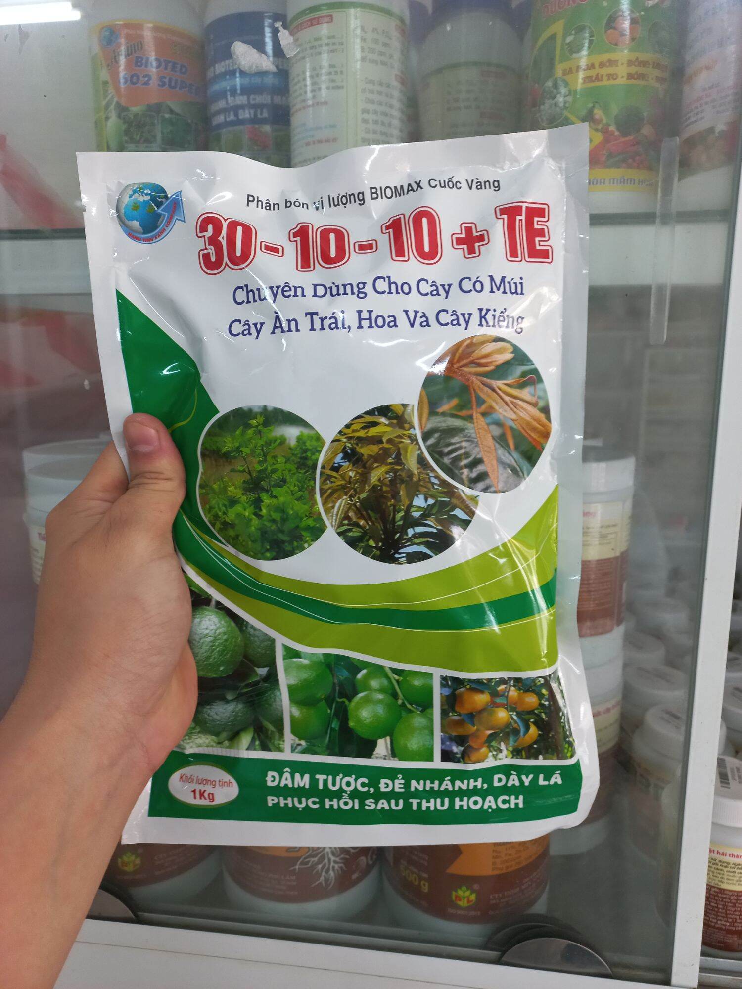Phân bón vi lượng biomax npk 30-10-10+te 1kg