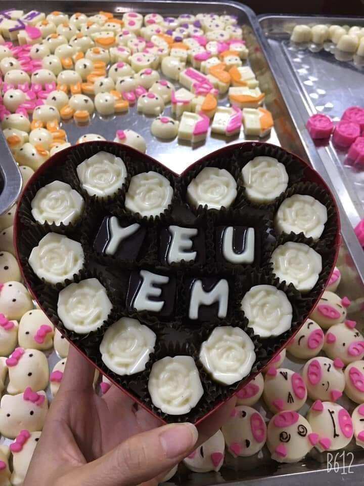 18 viên socola Valentine theo yêu cầu