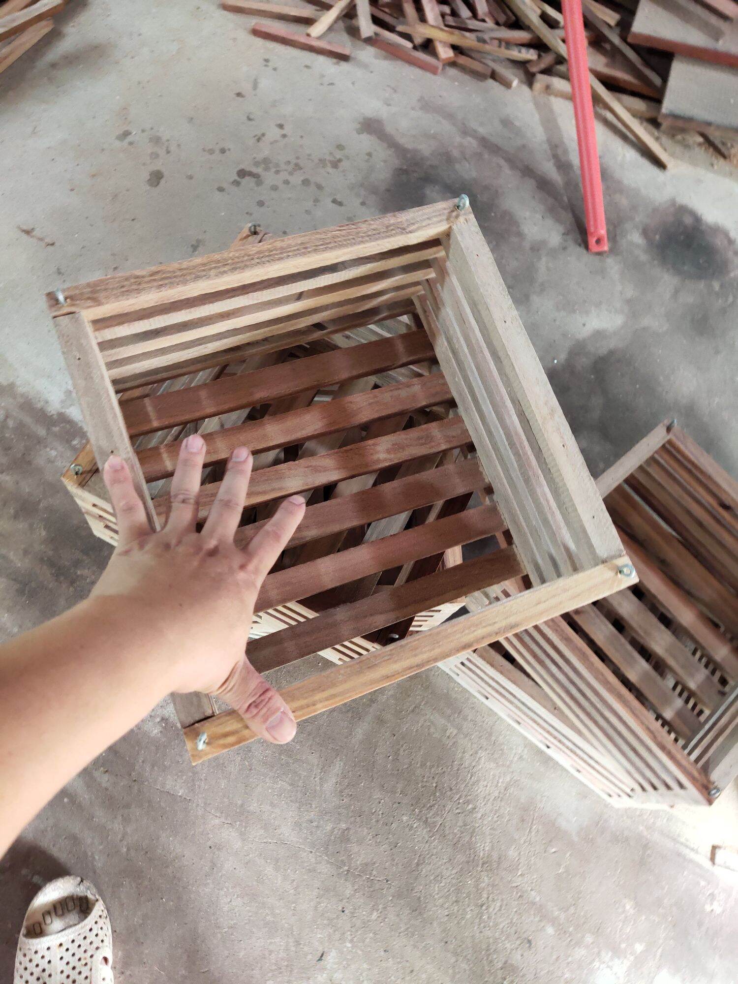 Chậu gỗ ghép lan hình vuông 25x25cm