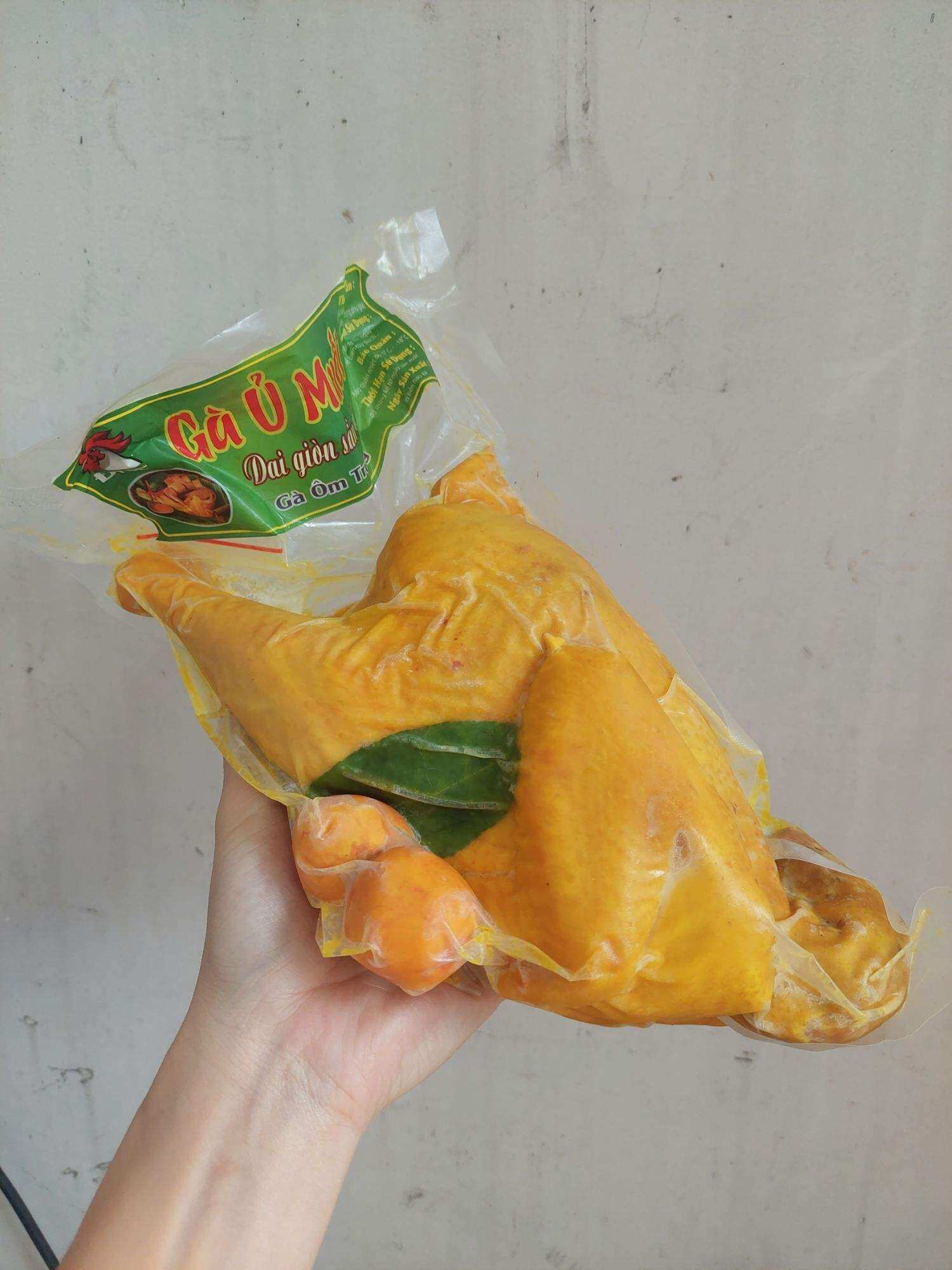 Gà ủ muối ôm trứng đã bỏ đầu chân( tặng muối chấm)