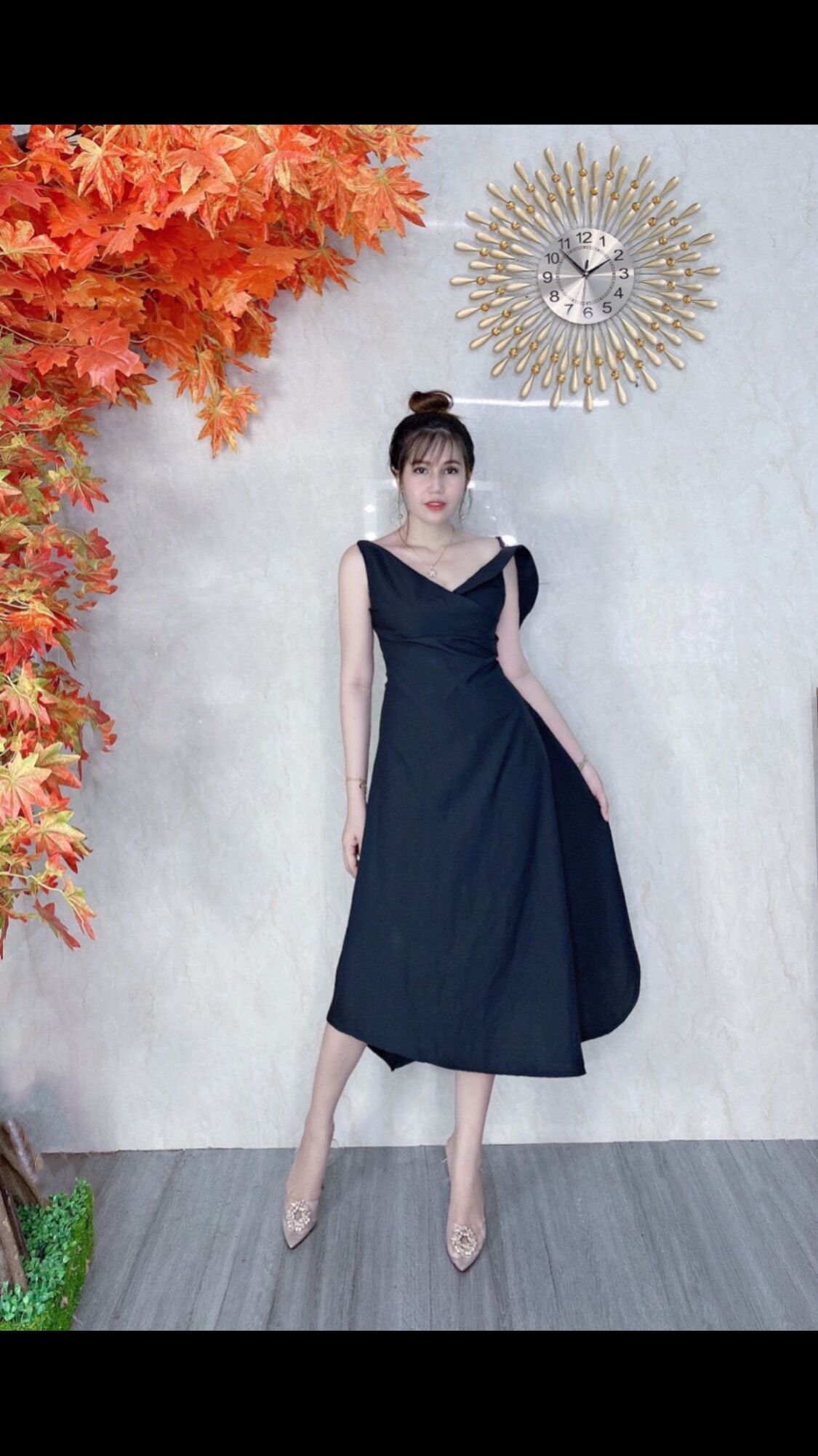 Đầm xoè xẻ tà dáng dài qua gối