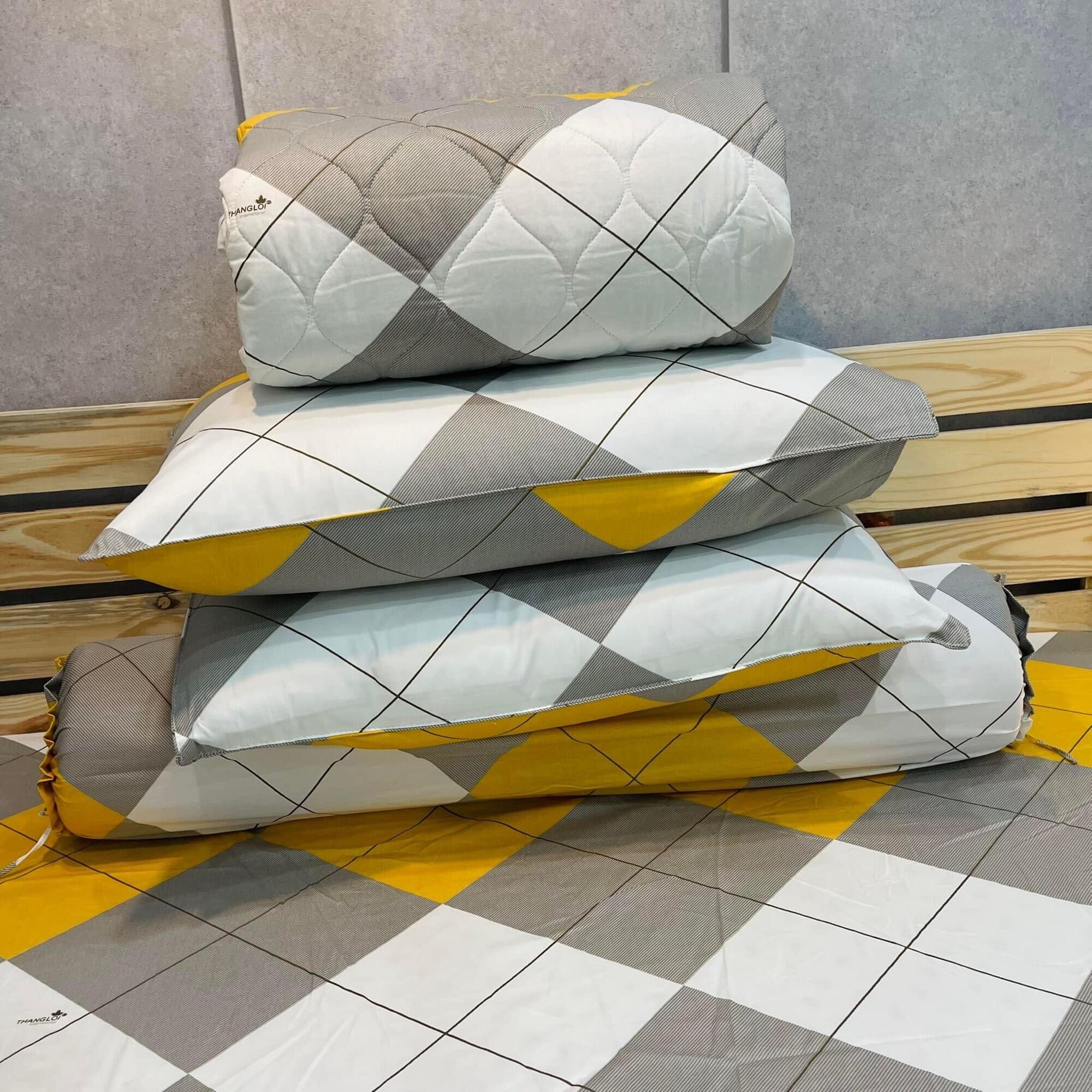 Bộ drap gối cotton 100% in LOGO CTY, ga trãi giường vải dày dặn, mềm, thấm hút mồ hôi (mẫu ô vàng)