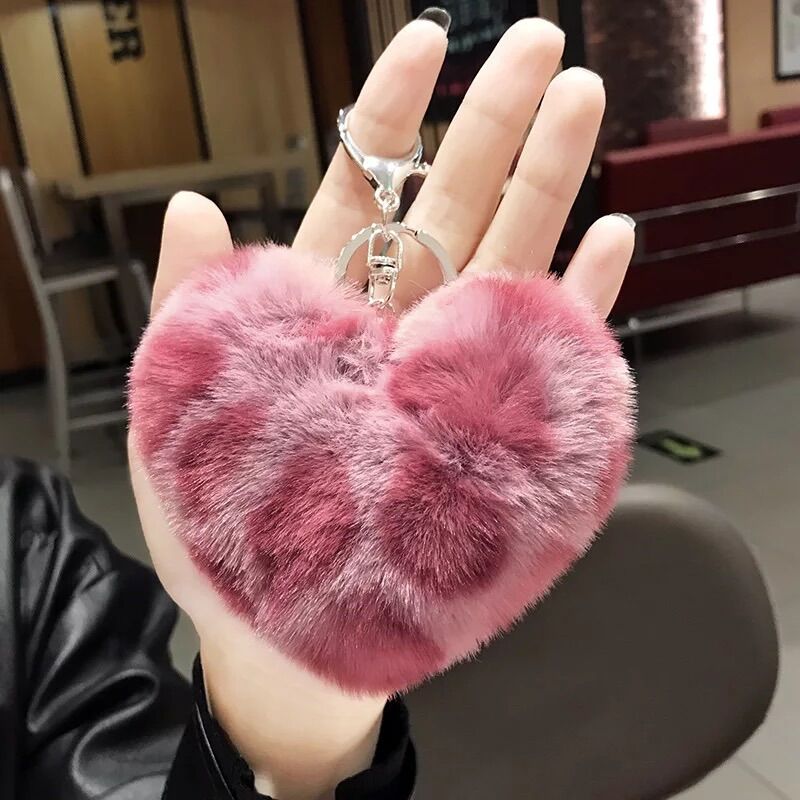 Móc khoá cục bông trái tim