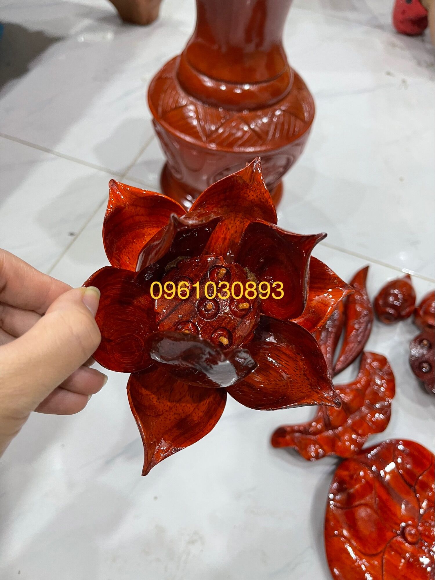 hoa sen gỗ hương