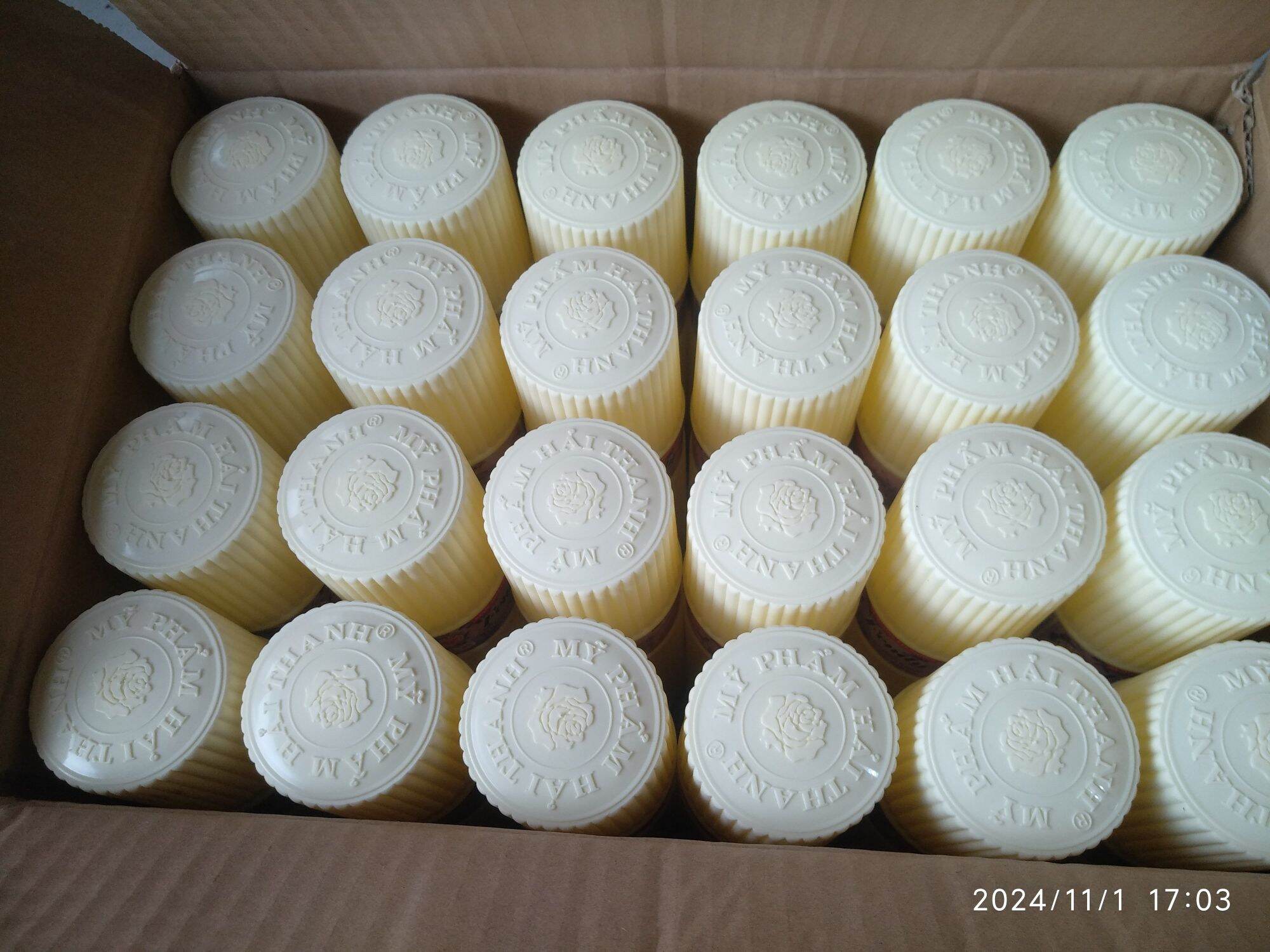 Nước xịt phòng hương hoa fendy hương hoa 350ml