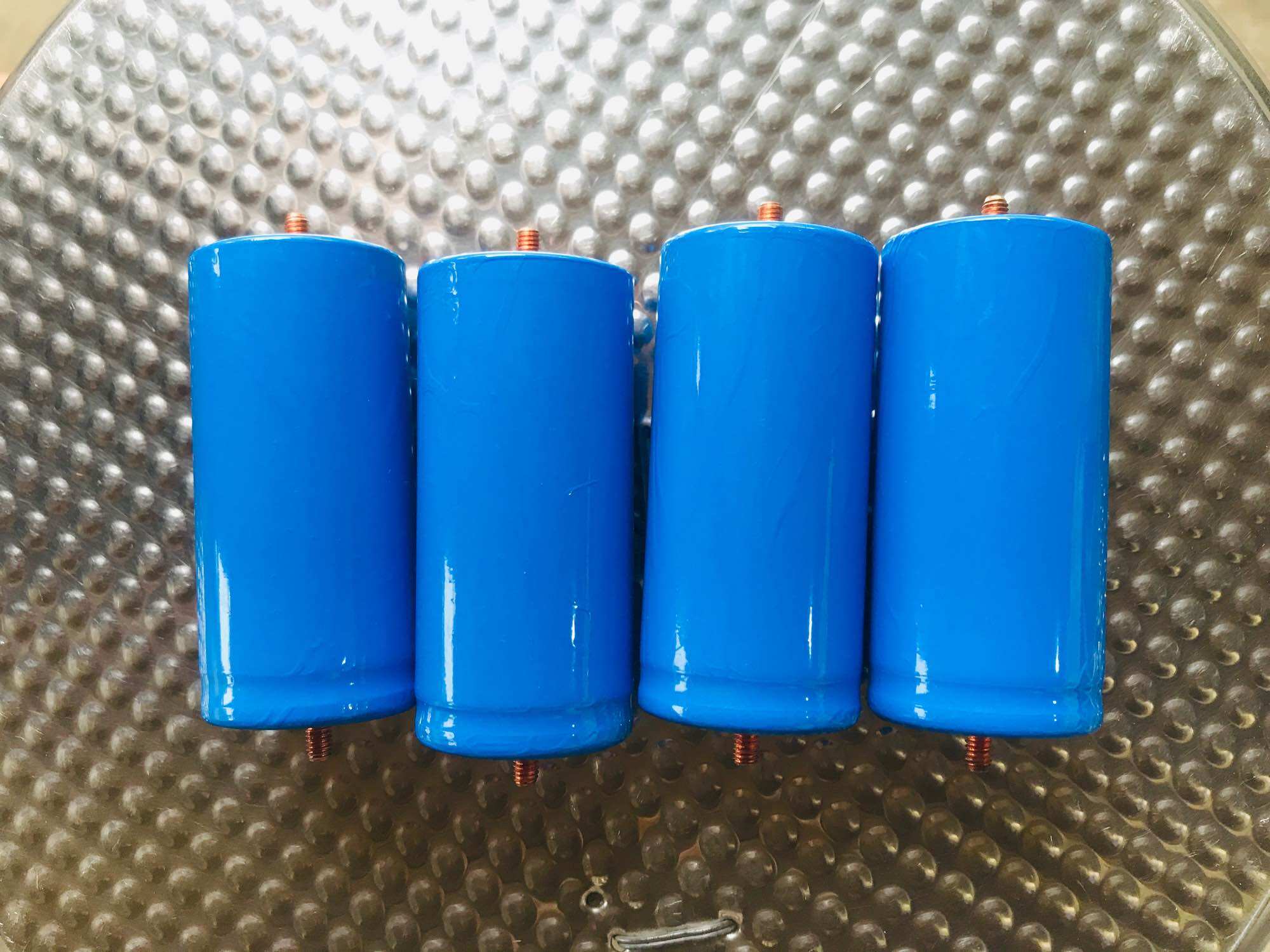 Bộ 4 viên pin 32650 -3,2v 5500ma xanh,tặng kèm ốc vít đóng ắc quy