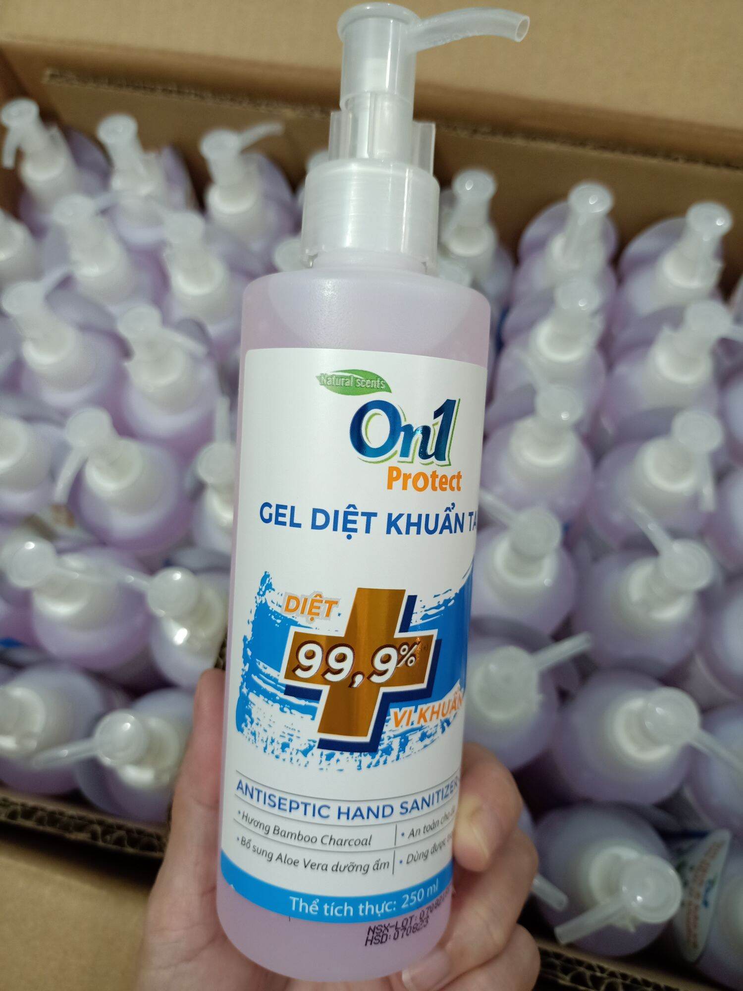 Gel rửa tay khô on1 250ml hương bamboo charcoal