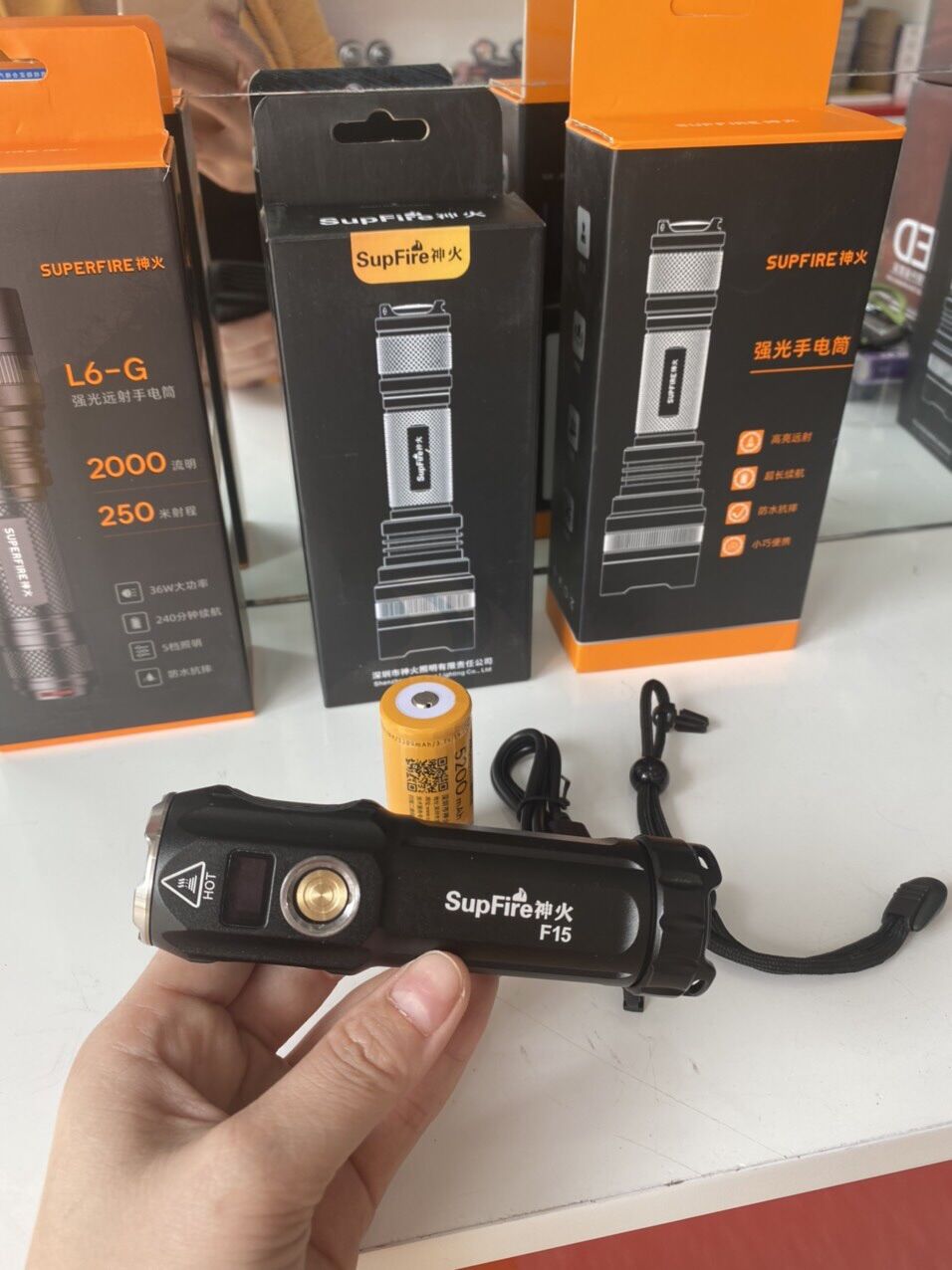 Đèn pin Supfire F15