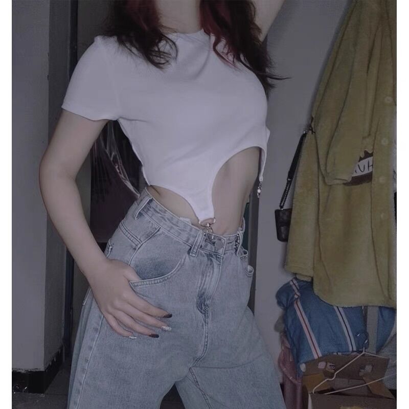 Áo Croptop Cổ Tròn Tay Ngắn Phối Khoen