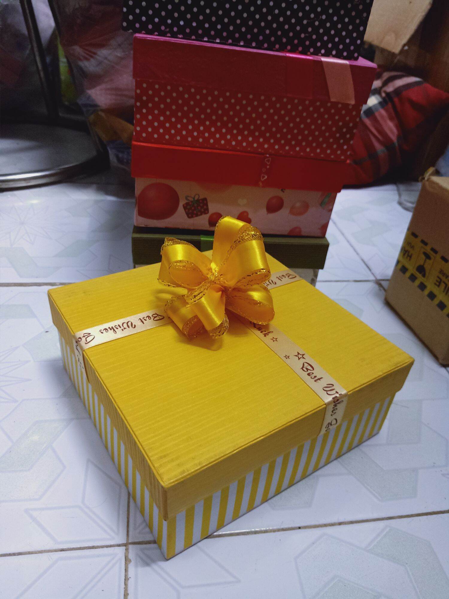 Hộp quà 23cm x cao 7cm ( Kèm hạt xốp)