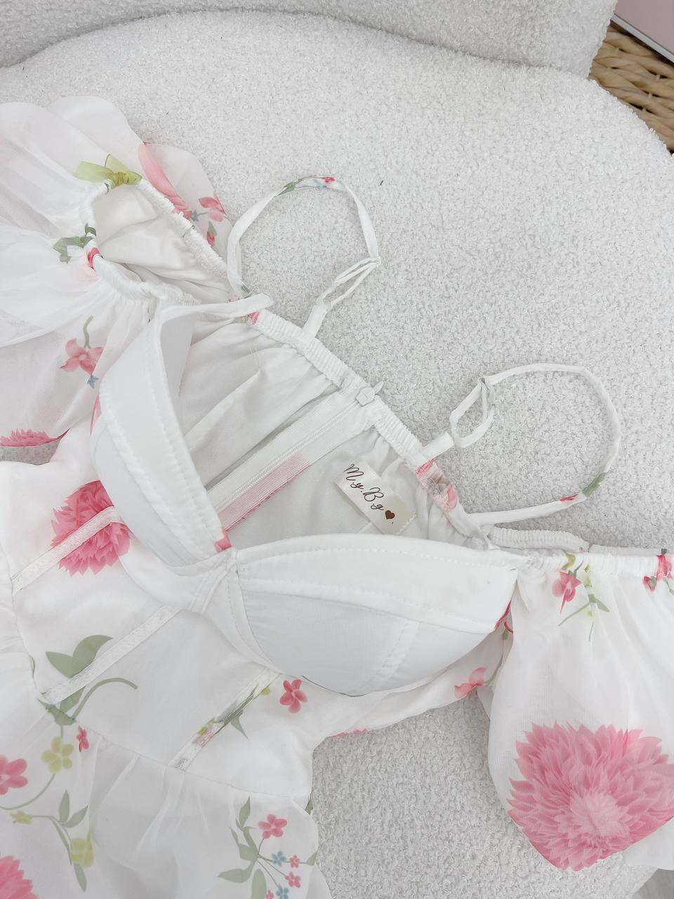 ĐẦM MAXI TRẮNG NỀN HOA 2S RỚT VAI CÚP NGỰC