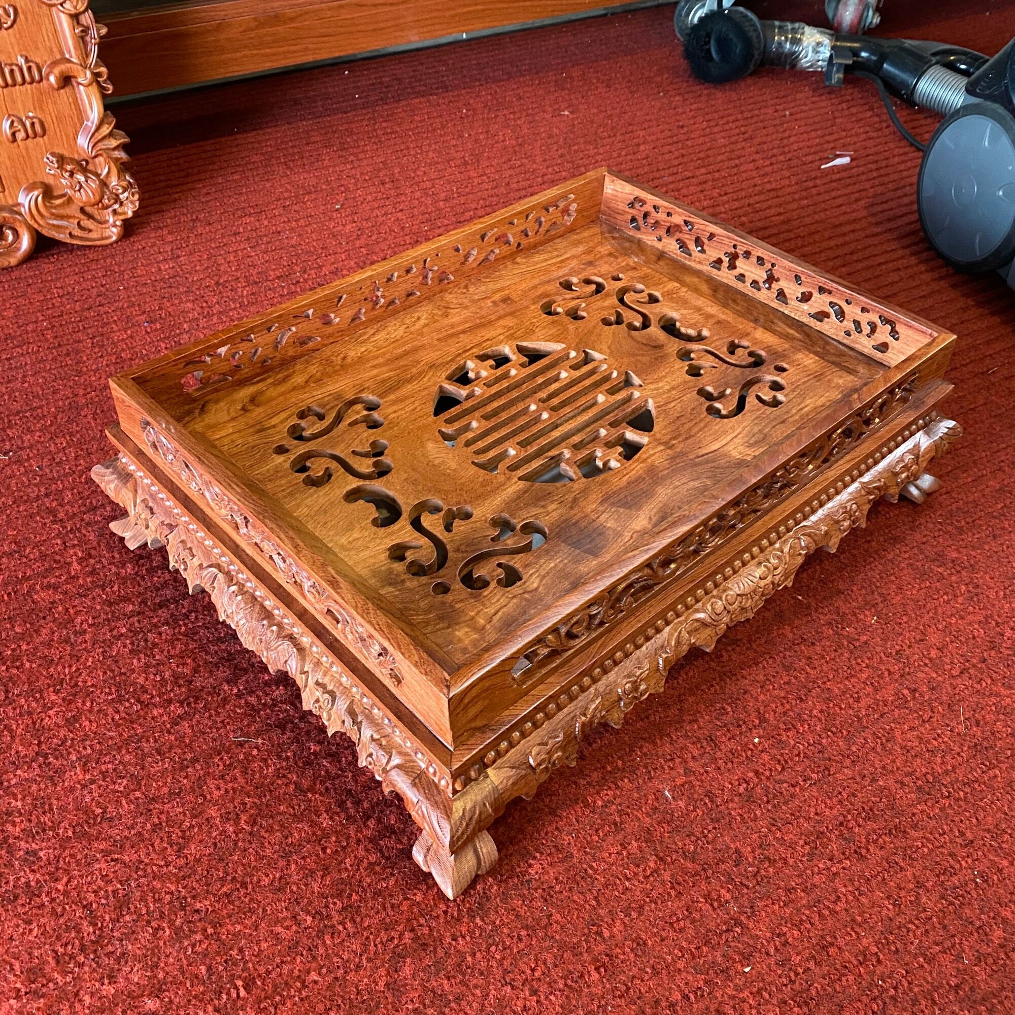Khay trà đựng ấm chén gỗ hương đá