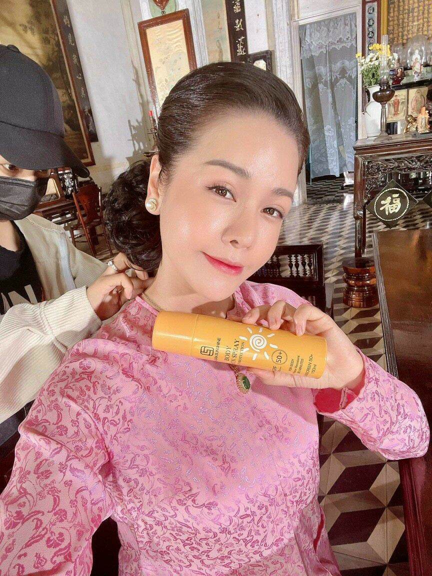 ƯU ĐÃI CHÍNH HÃNG. Xịt chống nắng trắng da Nhật Kim Anh