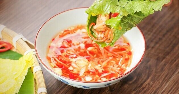 Nước chấm tỏi ớt chua ngọt pha sẵn 250ML