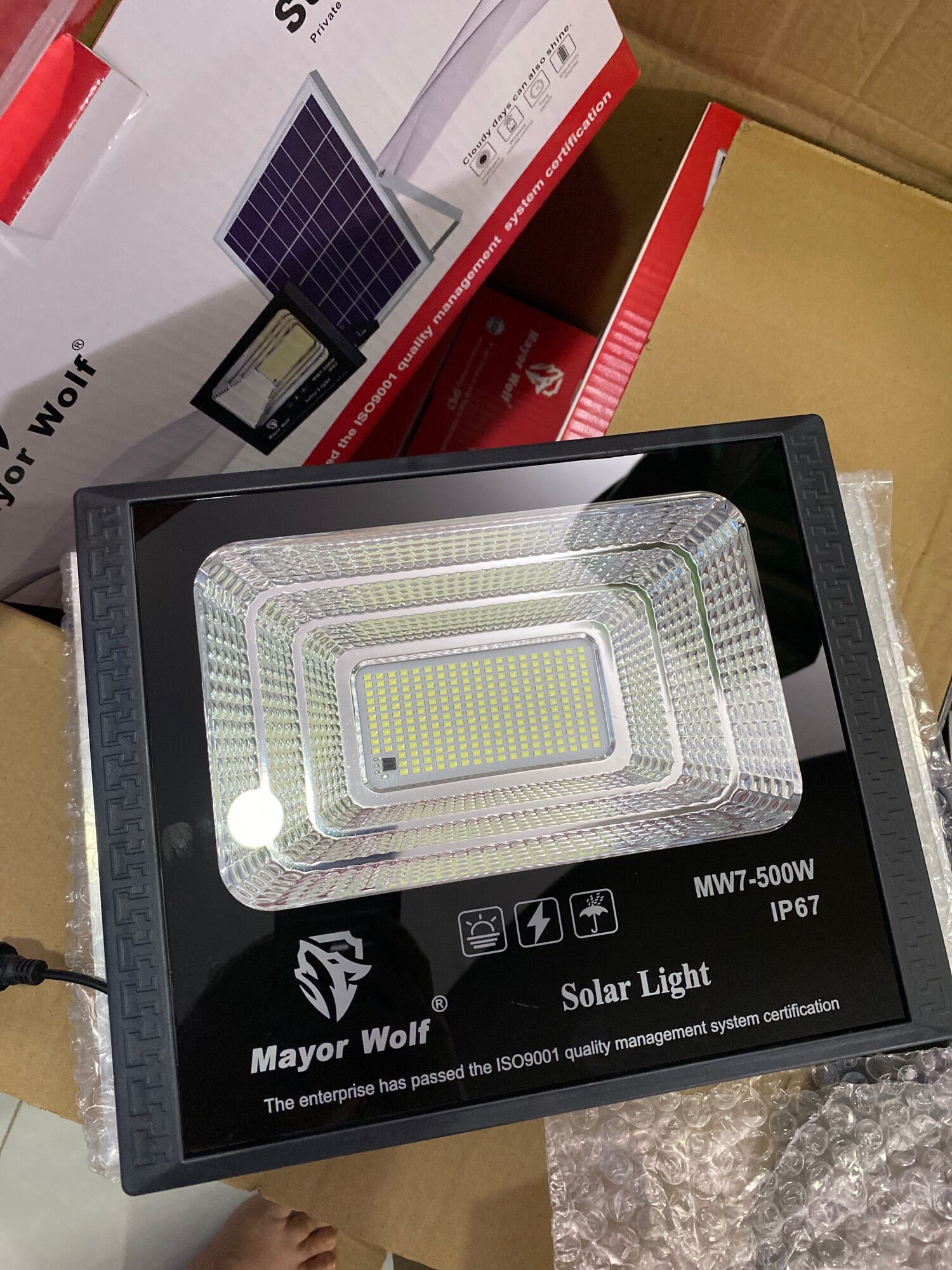 Đèn năng lượng măth trời 500w đèn pha thông dụng ko tốn tiền điện