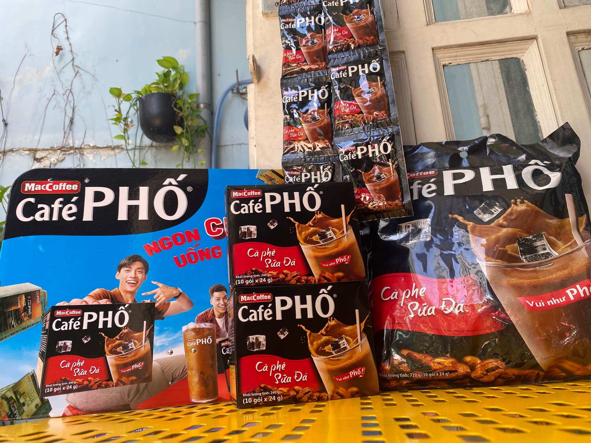 Cà phê PHỐ sữa đá hộp 10 gói*24g