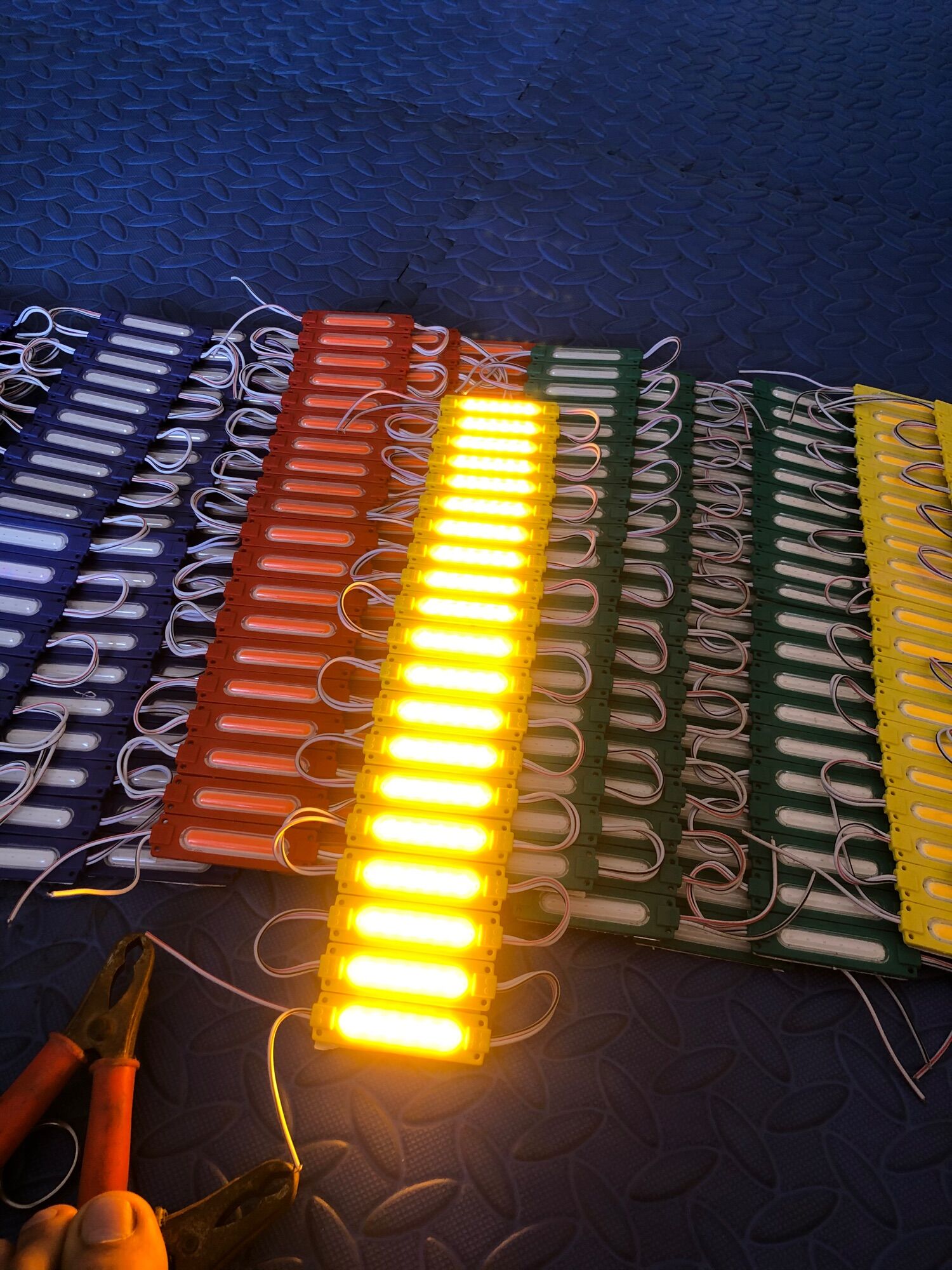 Led Hắt 6 Bóng COB Siêu Sáng Chống Nước (Vỉ 20 thanh)