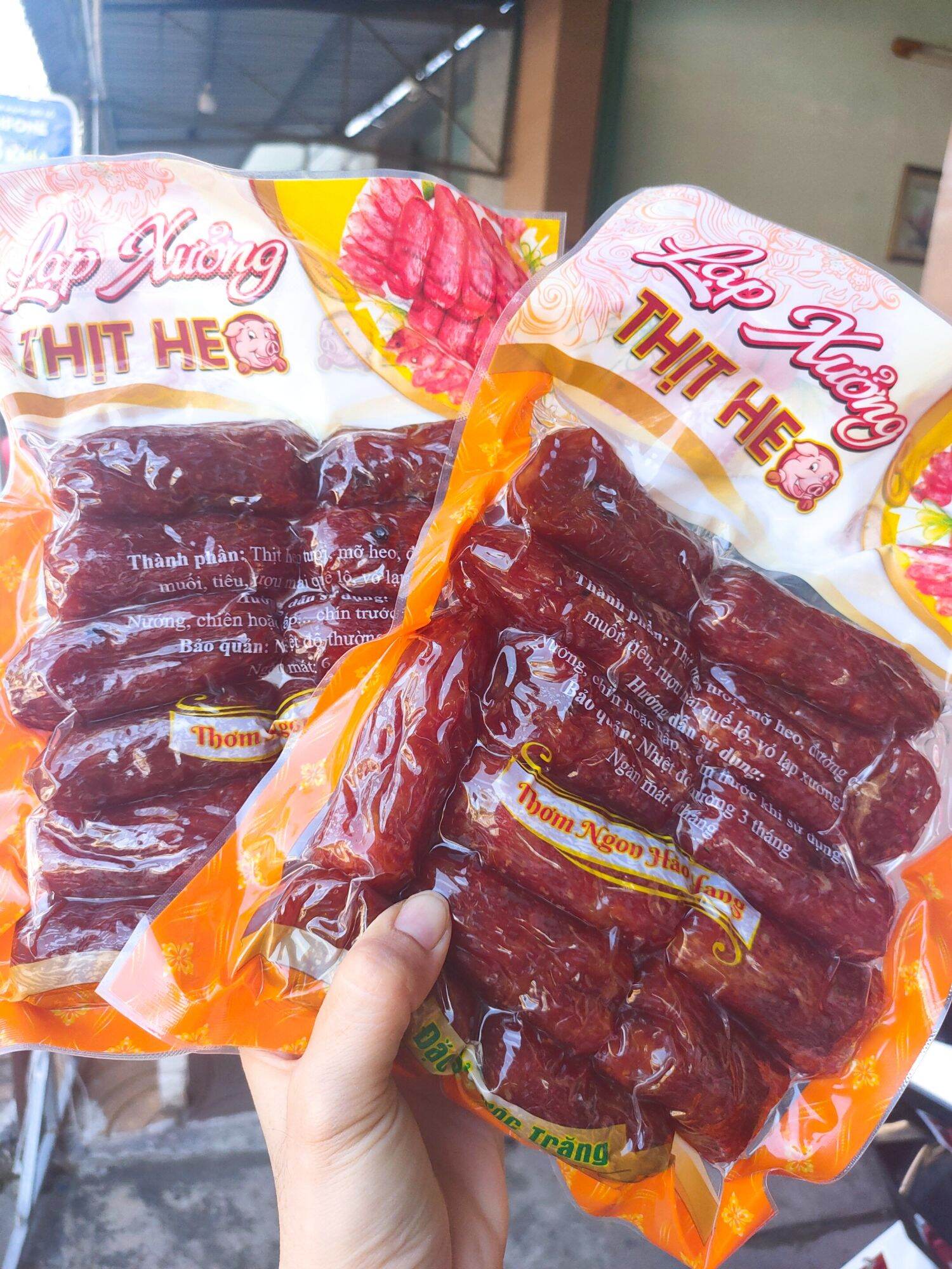 lạp xưởng heo. lạp xưởng tôm