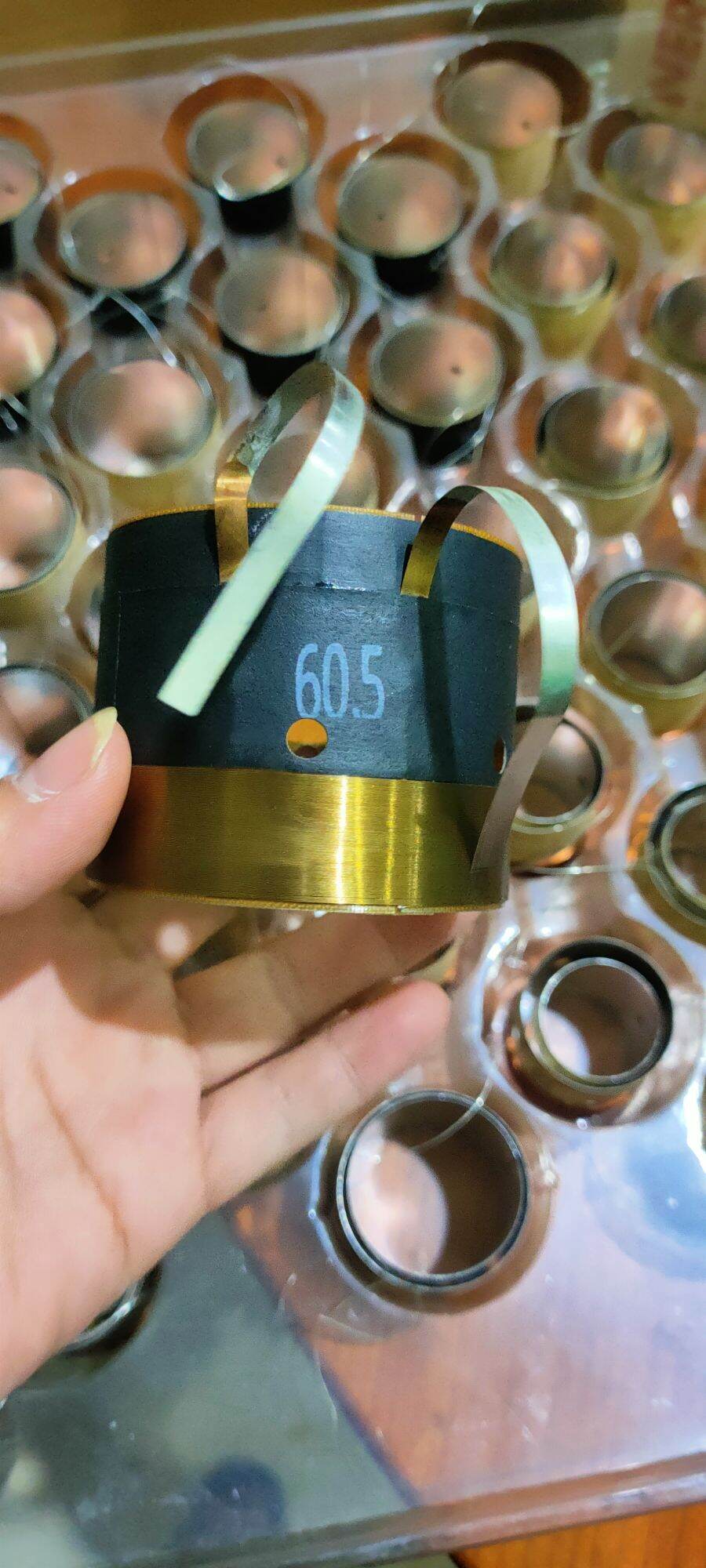 Côn loa 60.5 dây dẹt