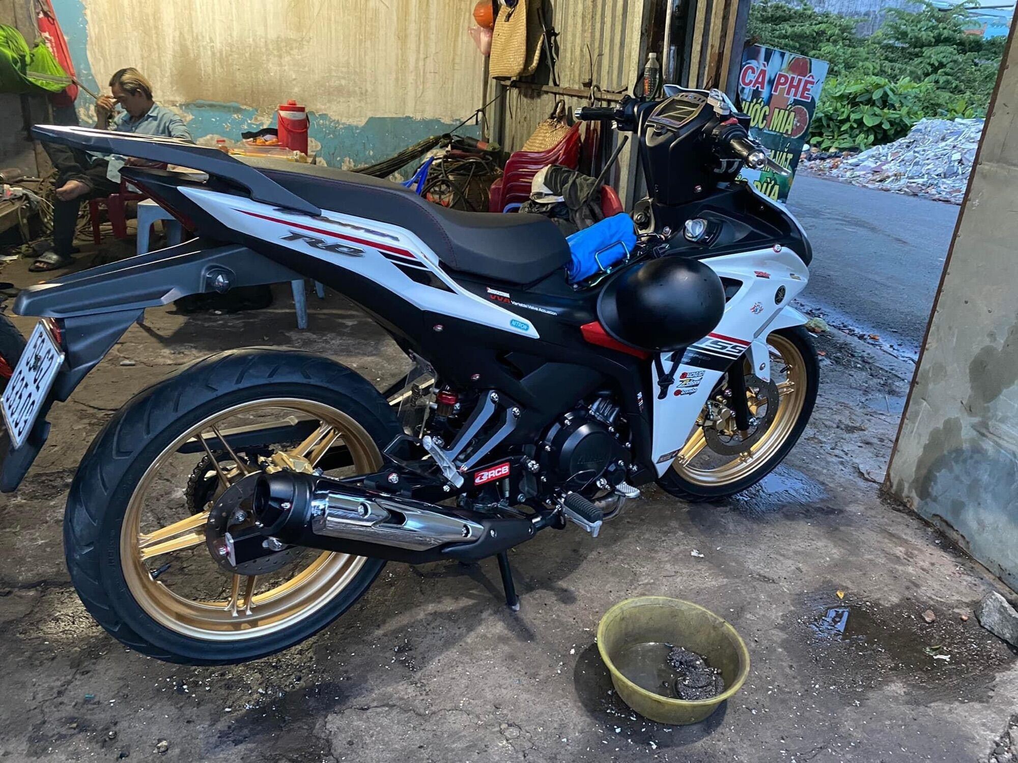 Cảng Sau Nhôm đúc gắn Ex 155 Cứng cáp