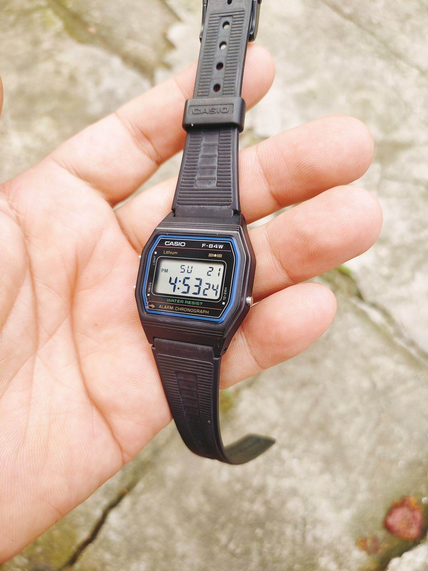 Đồng hồ casio (like new), size q, hình thức đẹp 98%