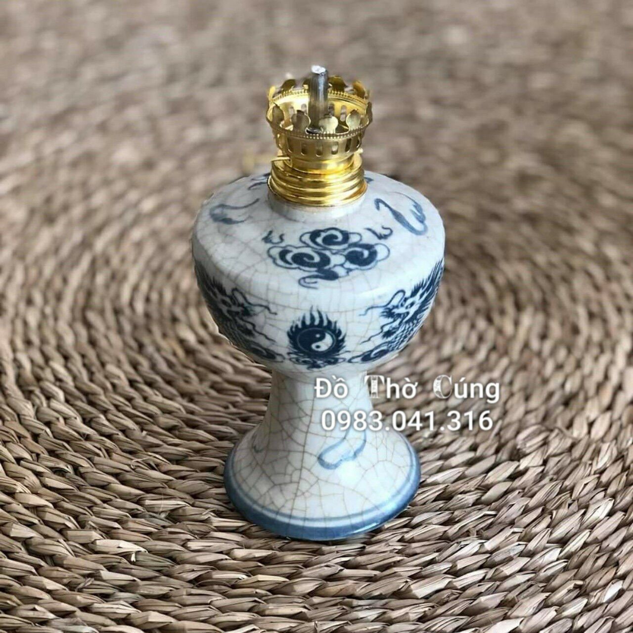 Đèn dầu men rạn cổ -đèn men rạn đen ( có bóng chup thuỷ tinh)