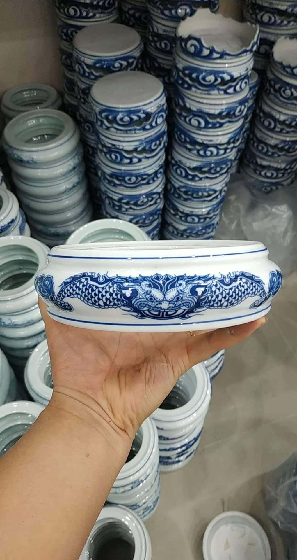 Đế sứ kê bát hương