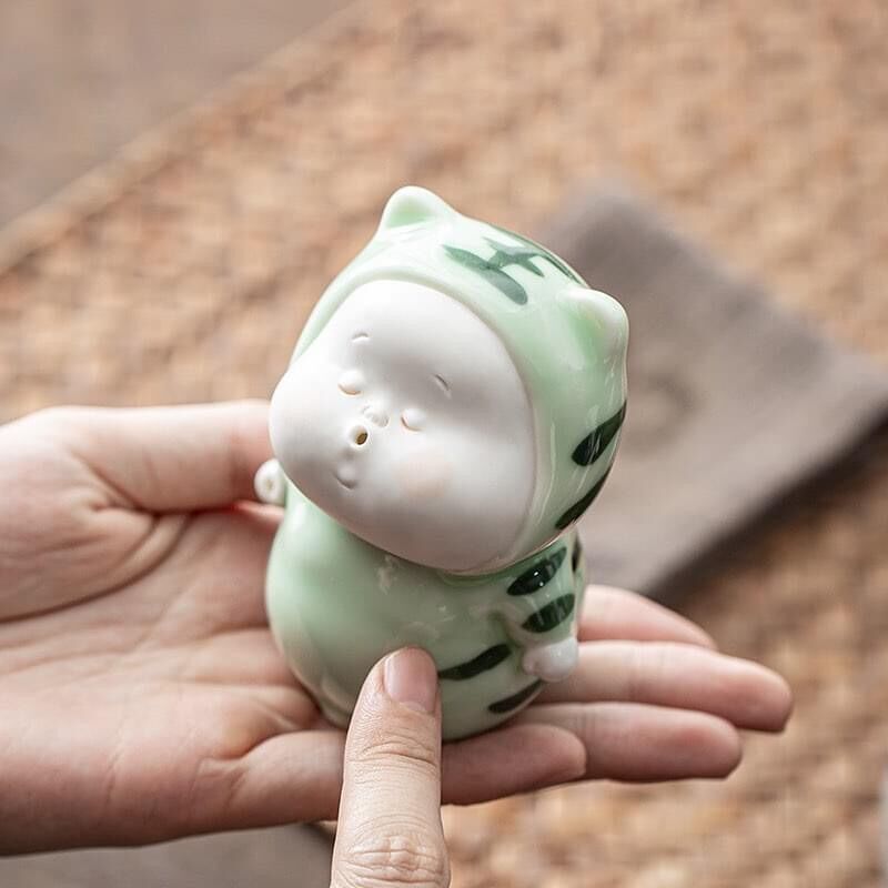 Đốt trầm bé mập dễ thương