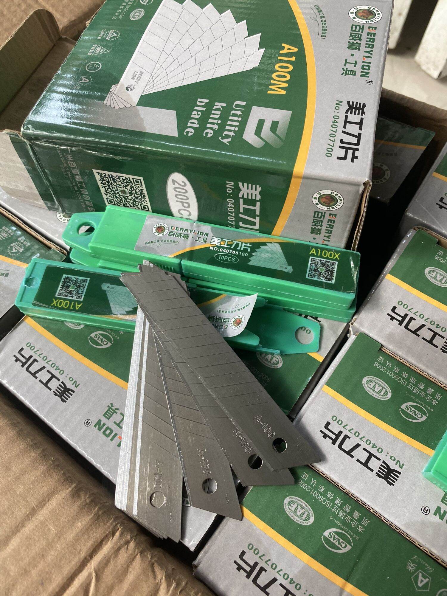Lưỡi dao thay cho dao dọc , lưỡi dày 0.5mm