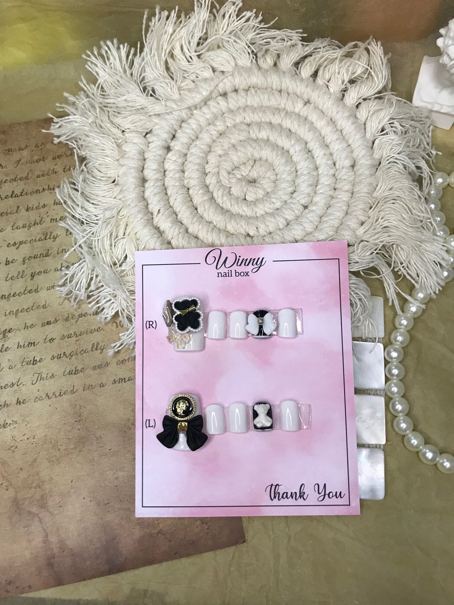 Nailbox móng up móng giả chân trắng đen nơ to