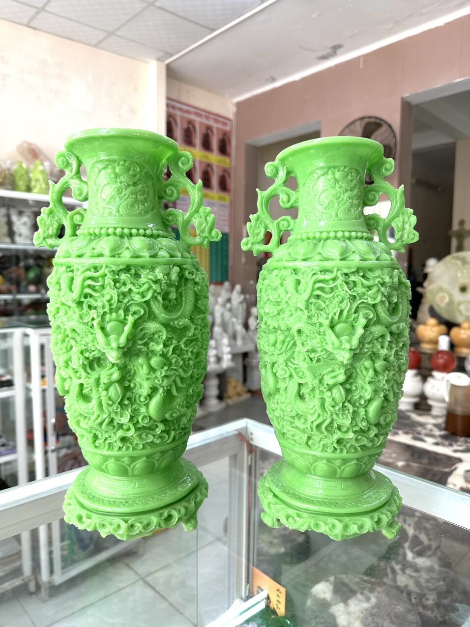 Đôi lọ hoa chạm cửu long đá đúc cao 36cm