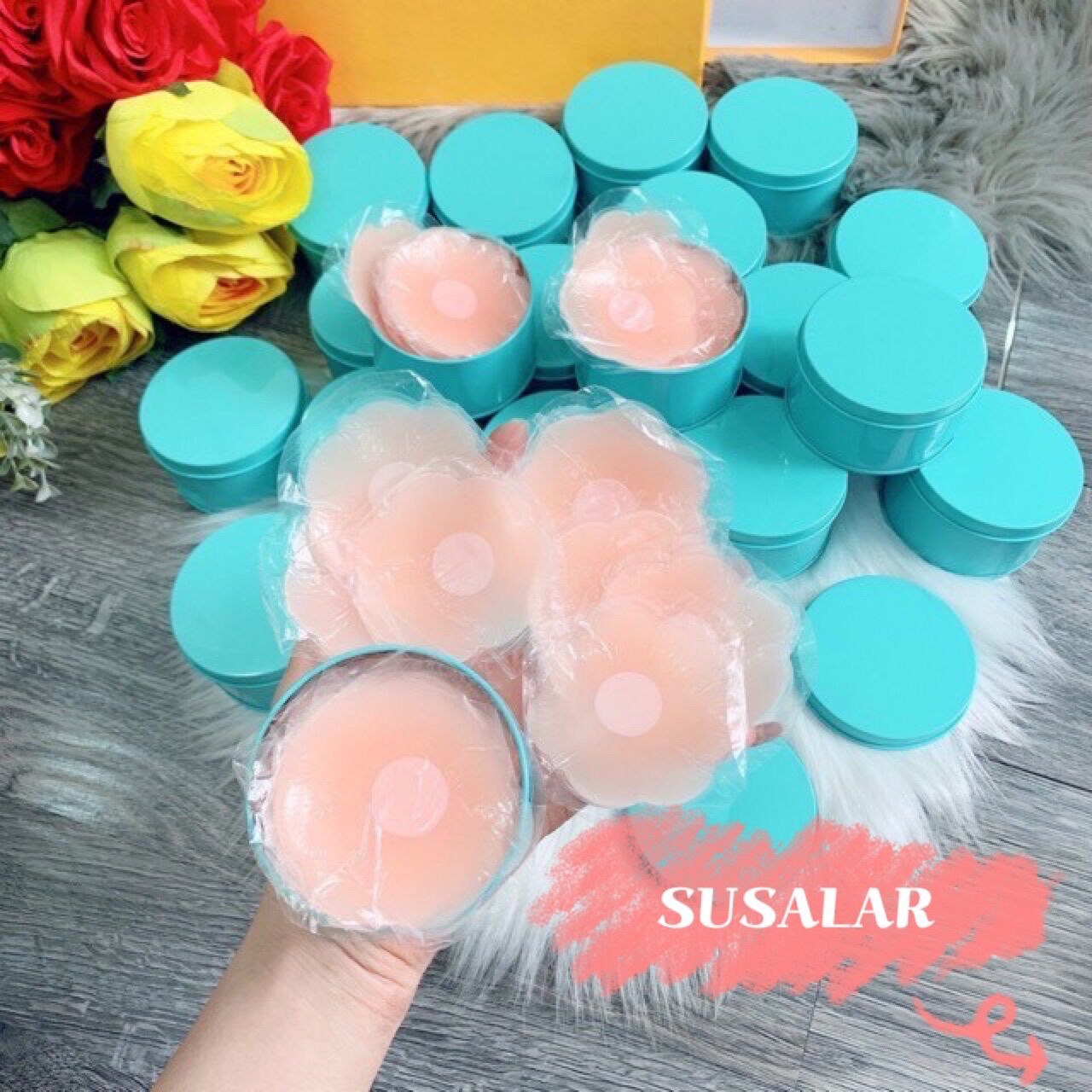 10 Miếng dán ti, dán ngực, dán nhũ hoa silicon hình hoa mai hộp thiếc xanh