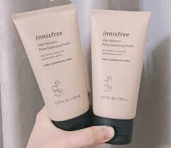 Sữa rửa mặt Innisfree tro núi lửa 150ml ( màu kem )