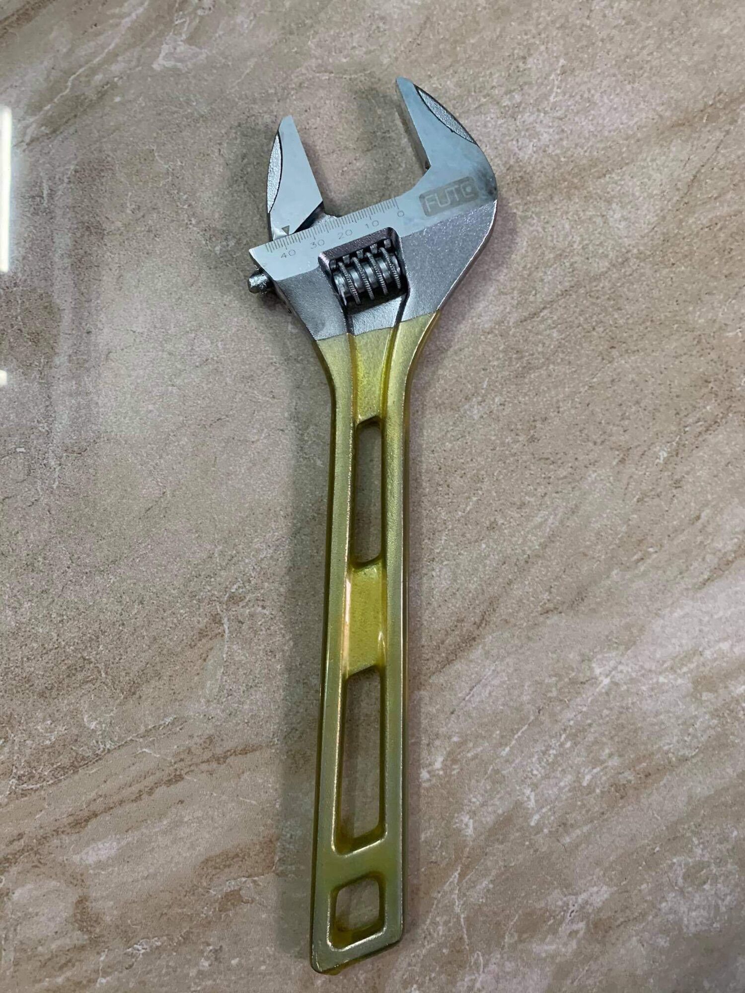 Mỏ Lết 300mm Fute