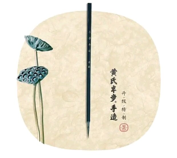 Bút tiểu lông chồn, cán bút bằng tre.