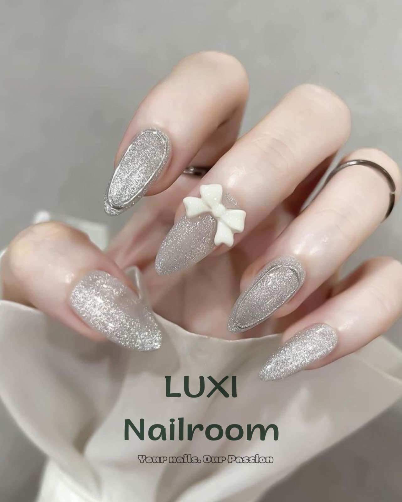 Nailbox - móng úp thiết kế mẫu mât mèo bạc, viền tráng gương, charm nơ