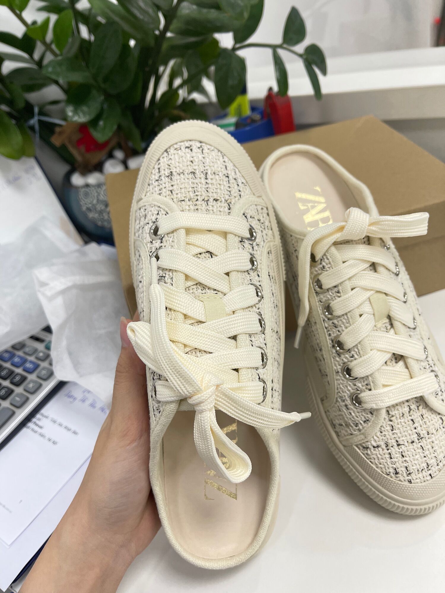 Sục vải Zara