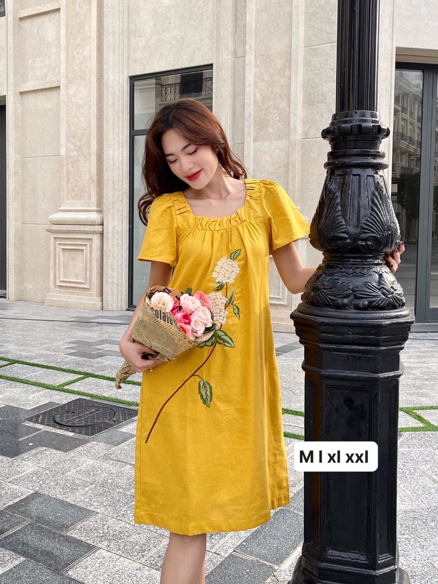 Đầm Thêu Linen Cổ Vuông Xênh
